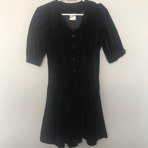Black Velvet s/s Dress with Sweetheart Neck